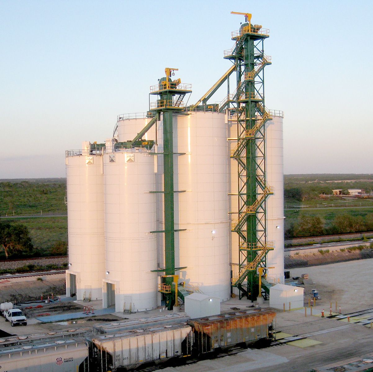 Integrated rail load and unload terminal from the Flow Engineering project archive